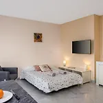 Centre Pres De La *