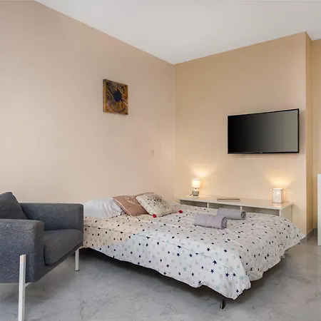 Centre Près De La *