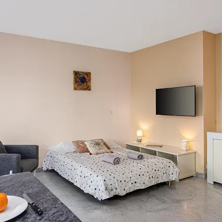 Centre Près De La *