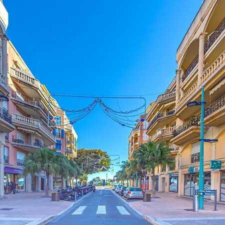 Centre Près De La *