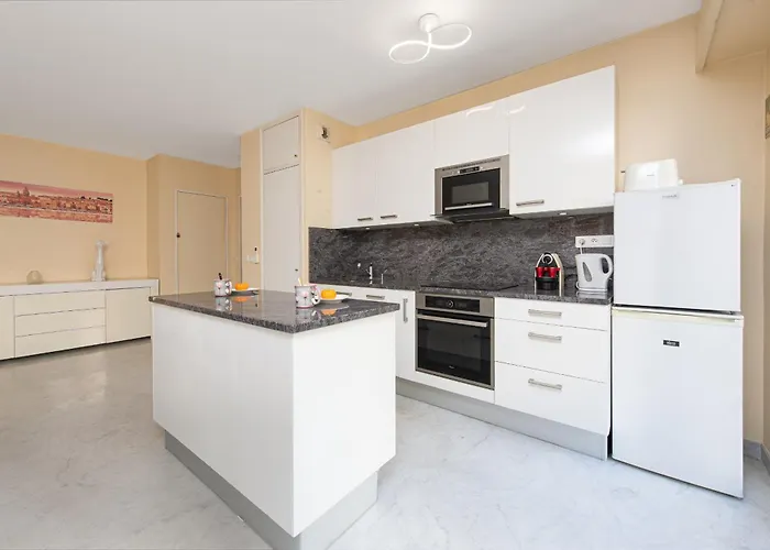 Centre Pres De La * Мантон