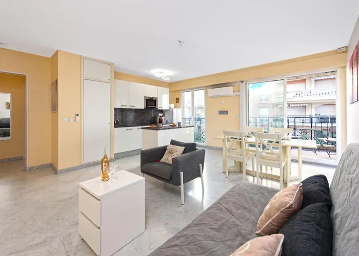 Centre Pres De La * Мантон